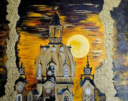 Gemälde "Frauenkirche Dresden bei Mondschein" von Carina Teufel. Eine expressive Darstellung der Dresdner Frauenkirche unter einem leuchtenden Vollmond, mit goldenen, texturierten Rändern, die den Himmel umschließen.