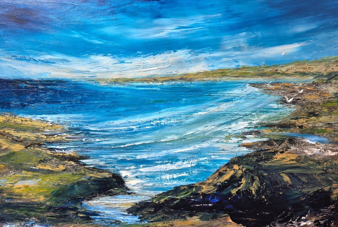 Abstraktes Ölgemälde "Im Norden" von Petra Erengil, 70x100 cm. Küstenlandschaft mit tiefblauem Meer, Felsen, hohen Wellen und Spachteltechnik. Abstrakte Nordseelandschaft. ARTSPACER