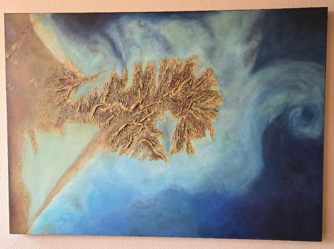 Großformatige abstrakte Acrylmalerei „Unendlichkeit im Blick“ von Rovena Roveli D’Arco mit reliefartigen Strukturen in Blau, Türkis, Sand und Gold.