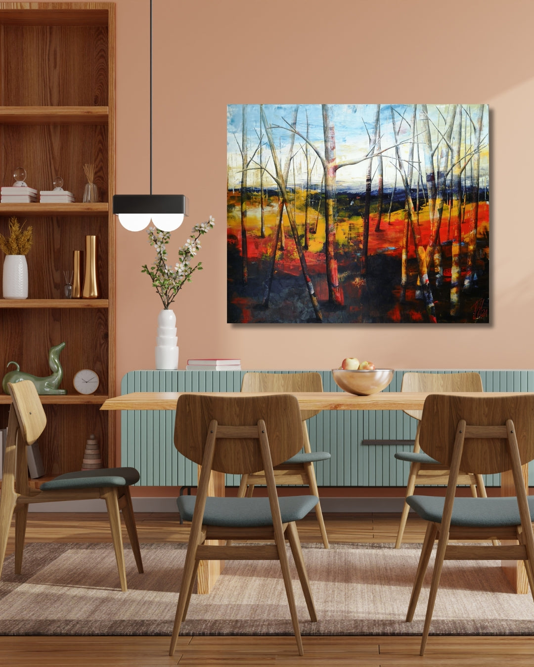 Acrylgemälde Energy of the Forest. Baumstämme vor einem abstrakten Hintergrund in intensivem Rot, Gelb und Blau. Herbstliche, kraftvolle Waldszene.