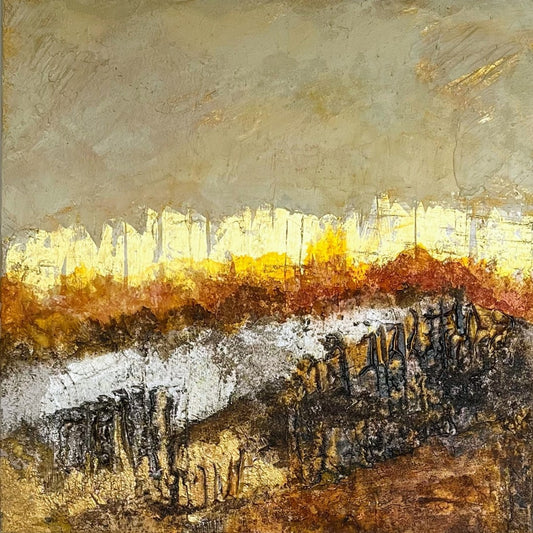 bstrakte Malerei "Zwischen Glut und Asche" von Sigrid Bautze-Klinder (80x80 cm, Acryl auf Leinwand, Blattgold und Strukturpaste). Die Textur des Werks ist stark ausgeprägt und erinnert an erodierte Felsen oder verkohlte Bäume.