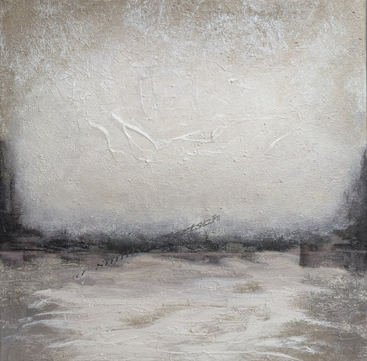 Quadratisches Acrylgemälde (50×50 cm) von Smillya Dartsch: erdige Brauntöne und Mineralweiß, abstrahierte Landschaft mit feinen bis groben Strukturen.