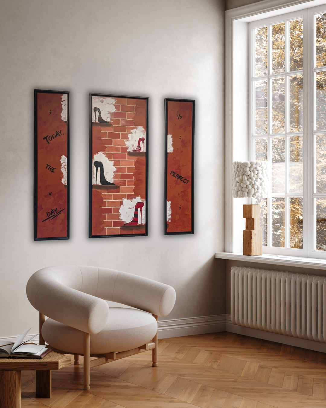 Triptychon „Appell an die Frauenwelt“ von Smillya Dartsch – rote Backsteinoptik mit High Heels und Schriftzug „Today is the perfect day“.