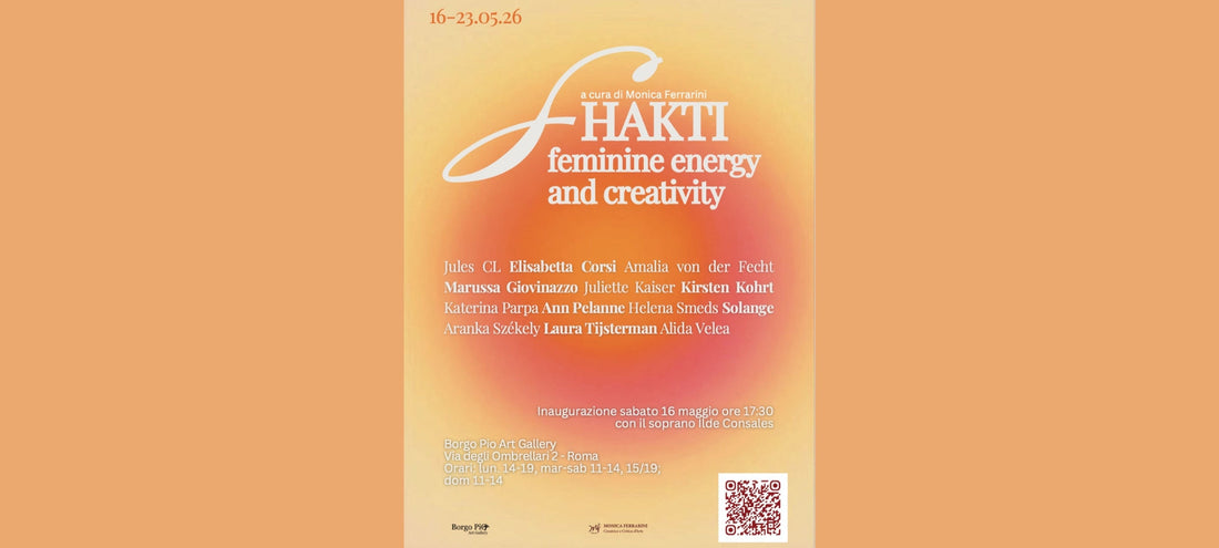 Offizielles Ankündigungsplakat der Ausstellung „Shakti“ in Rom mit Kirsten Kohrt. Gelb-orangefarbenes Design mit Informationen zur Galerie Borgo Pio.
