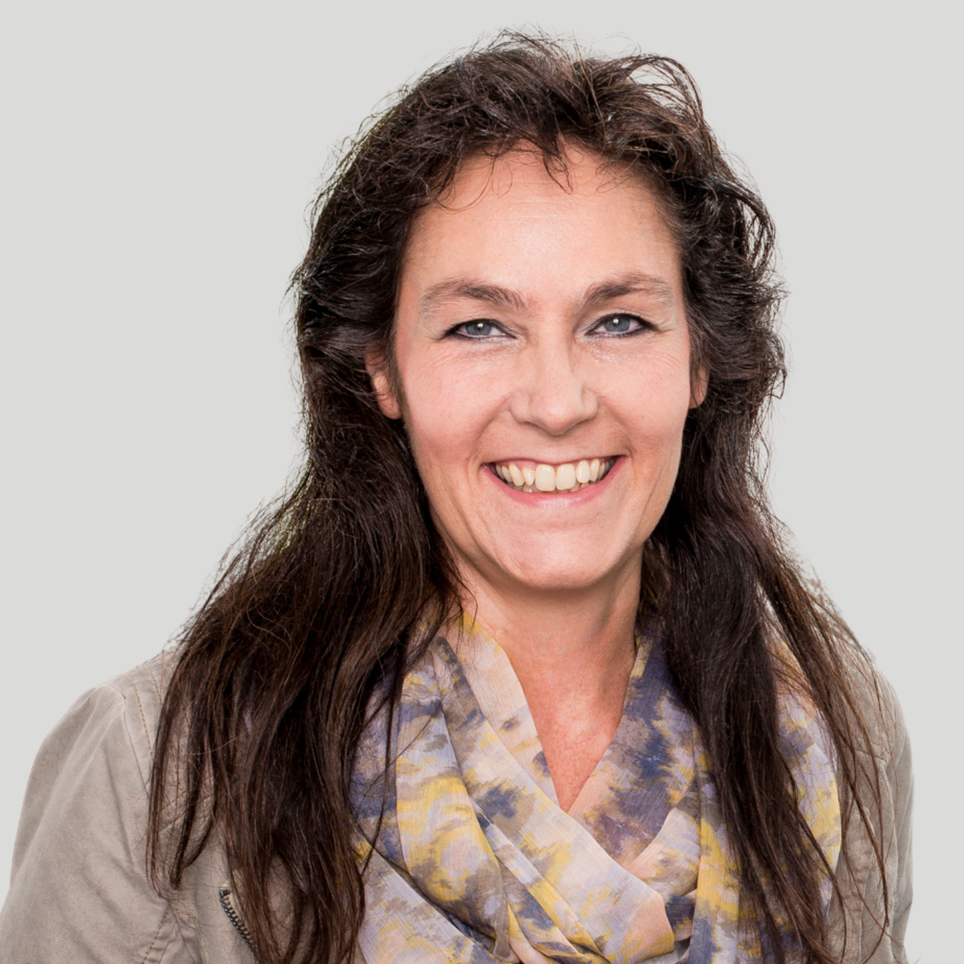 Portraitfoto Shopcreator, Marketing von FemArtSPACE. Onlineshop für Kunst, Fotokunst, Fashionart und Kreatives.