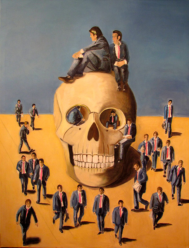 Claudia Birkheuer, 'Das Ende von Dow Jones' (ARTSPACER): Ein surrealistisches Gemälde, das einen riesigen, hellen Schädel vor einem zweigeteilten Hintergrund zeigt (oben hellblau, unten sandfarben). Auf dem Schädel sitzen und stehen zwei Männer in dunklen Anzügen. Zahlreiche weitere Männer in ähnlichen Anzügen scheinen um den Schädel herumzugehen oder davonzulaufen, einige sind in den Augenhöhlen des Schädels dargestellt.