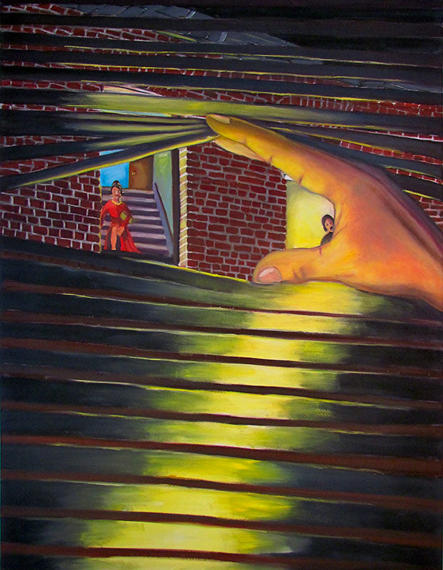 Claudia Birkheuer, 'Das Fenster zum Hof' (ARTSPACER): Ein Gemälde aus der Untersicht, das durch horizontale Jalousien blickt. Eine große, helle Hand zieht die Jalousien zur Seite und gibt den Blick auf eine Szene in einem Raum mit roten Backsteinwänden frei. Links steht eine Person in einem roten Kleid auf einer Treppe, rechts ist eine weitere Person im Dunkeln zu sehen, die in Richtung des Lichts blickt.