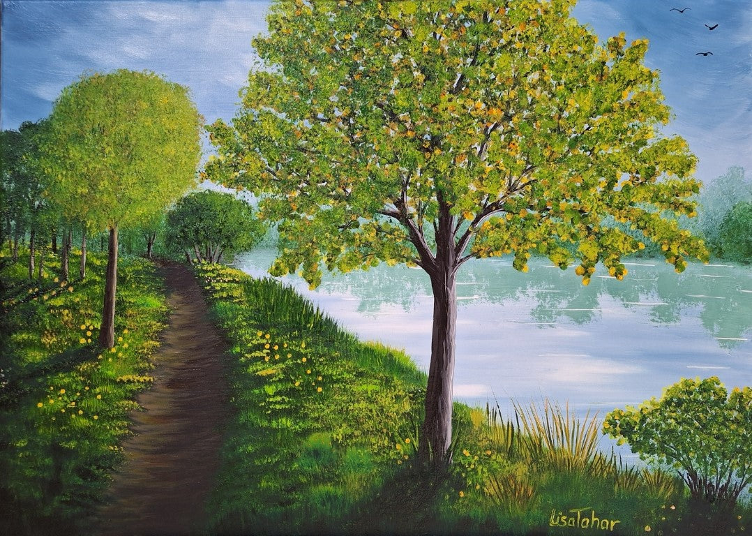 Gemälde "Am See" von Lisa Tahar. Öl auf Leinwand, 50x70 cm. Zeigt eine Seenlandschaft mit Bäumen, einem Pfad und dem spiegelnden Wasser des Sees.