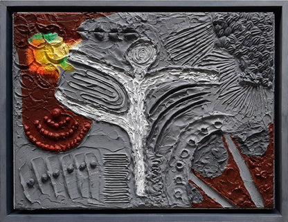 Amos Plaut, 'Earth's crust_02', Acryl auf Leinwand, 30x40 cm: Abstraktes Gemälde mit reliefartiger, weißer zentraler Figur, umgeben von Grautönen, roten und gelben Akzenten.