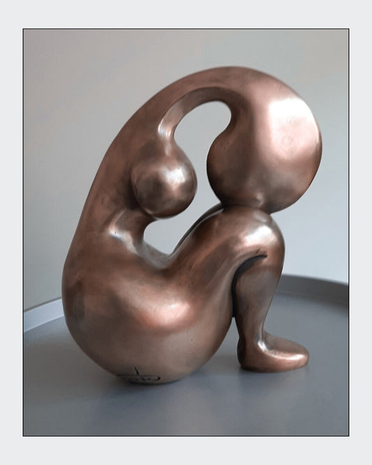 Bronze patinierte Skulptur 'Nora' von Amos Plaut. Abstrakte, organische Form mit sanften Rundungen. Höhe 24 cm.