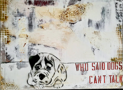 Angelika Wesener: Mixed Media Kunstwerk "Dogs can talk". Bulldog-Stencil und roter Text auf Grunge-Hintergrund, 50x60 cm.