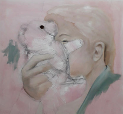 Person mit einem Stofftier vor rosa Hintergrund, mit weichen Farbverläufen und skizzenhaften Linien.