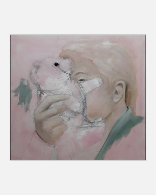 Person mit einem Stofftier vor rosa Hintergrund, mit weichen Farbverläufen und skizzenhaften Linien.