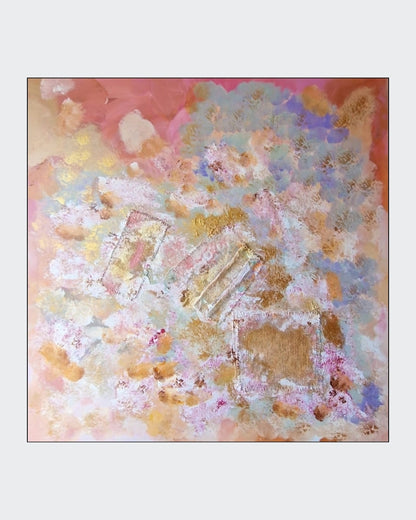 Abstraktes Mixed-Media-Werk „Erinnerungsgarten“ von BUCCODESIGN mit Jute, pastosen Blütenstrukturen und Farben in Rosa, Flieder, Apricot und Gold.