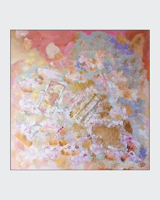 Abstraktes Mixed-Media-Werk „Erinnerungsgarten“ von BUCCODESIGN mit Jute, pastosen Blütenstrukturen und Farben in Rosa, Flieder, Apricot und Gold.