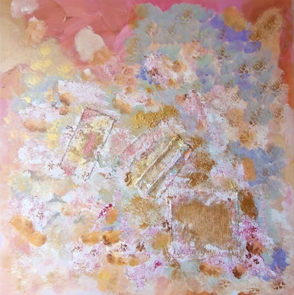 Abstraktes Mixed-Media-Werk „Erinnerungsgarten“ von BUCCODESIGN mit Jute, pastosen Blütenstrukturen und Farben in Rosa, Flieder, Apricot und Gold.