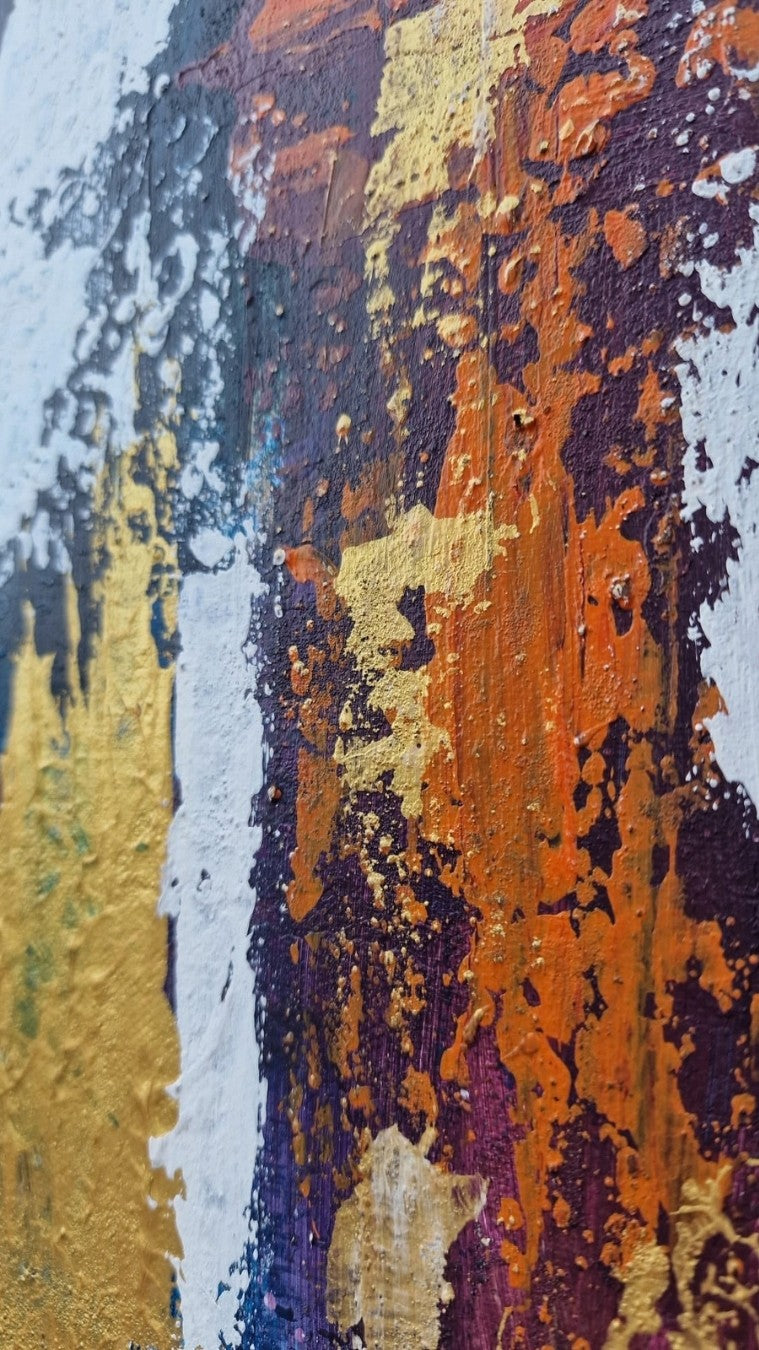 Abstrakte Acryl-Mischtechnik „Goldene Nacht“ von BUCCODESIGN mit reliefartigen Flächen in Nachtblau, Gold, Orange, Pflaume und Weiß.
