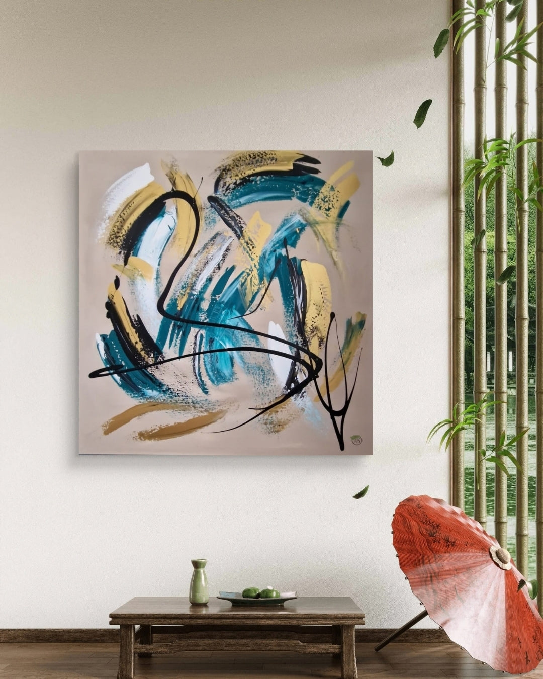 Quadratische Acrylmalerei „Goldschwung“ von BUCCODESIGN mit dynamischen Pinselzügen in Petrol, Gold, Weiß und Schwarz auf sandfarbenem Grund.