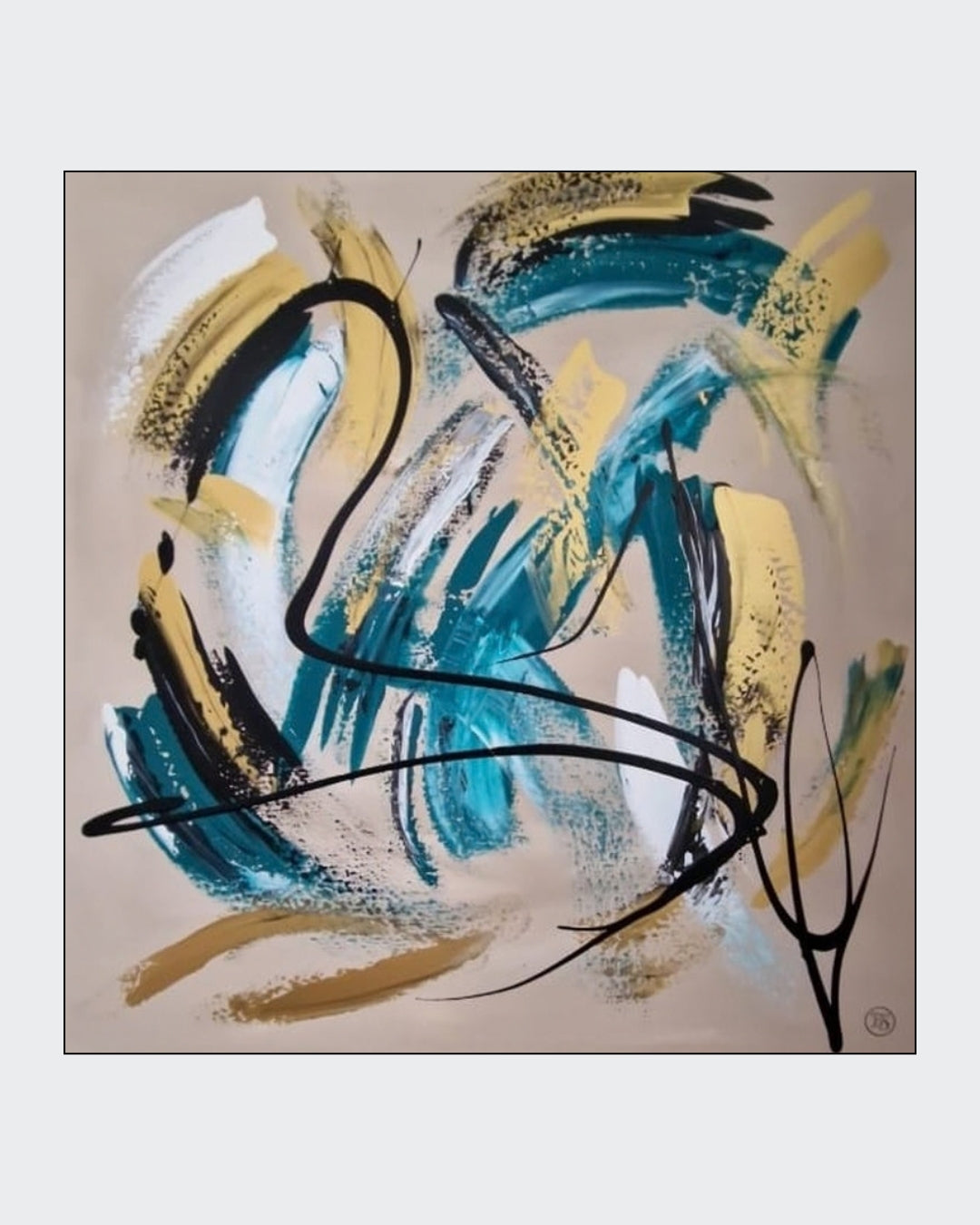 Quadratische Acrylmalerei „Goldschwung“ von BUCCODESIGN mit dynamischen Pinselzügen in Petrol, Gold, Weiß und Schwarz auf sandfarbenem Grund.