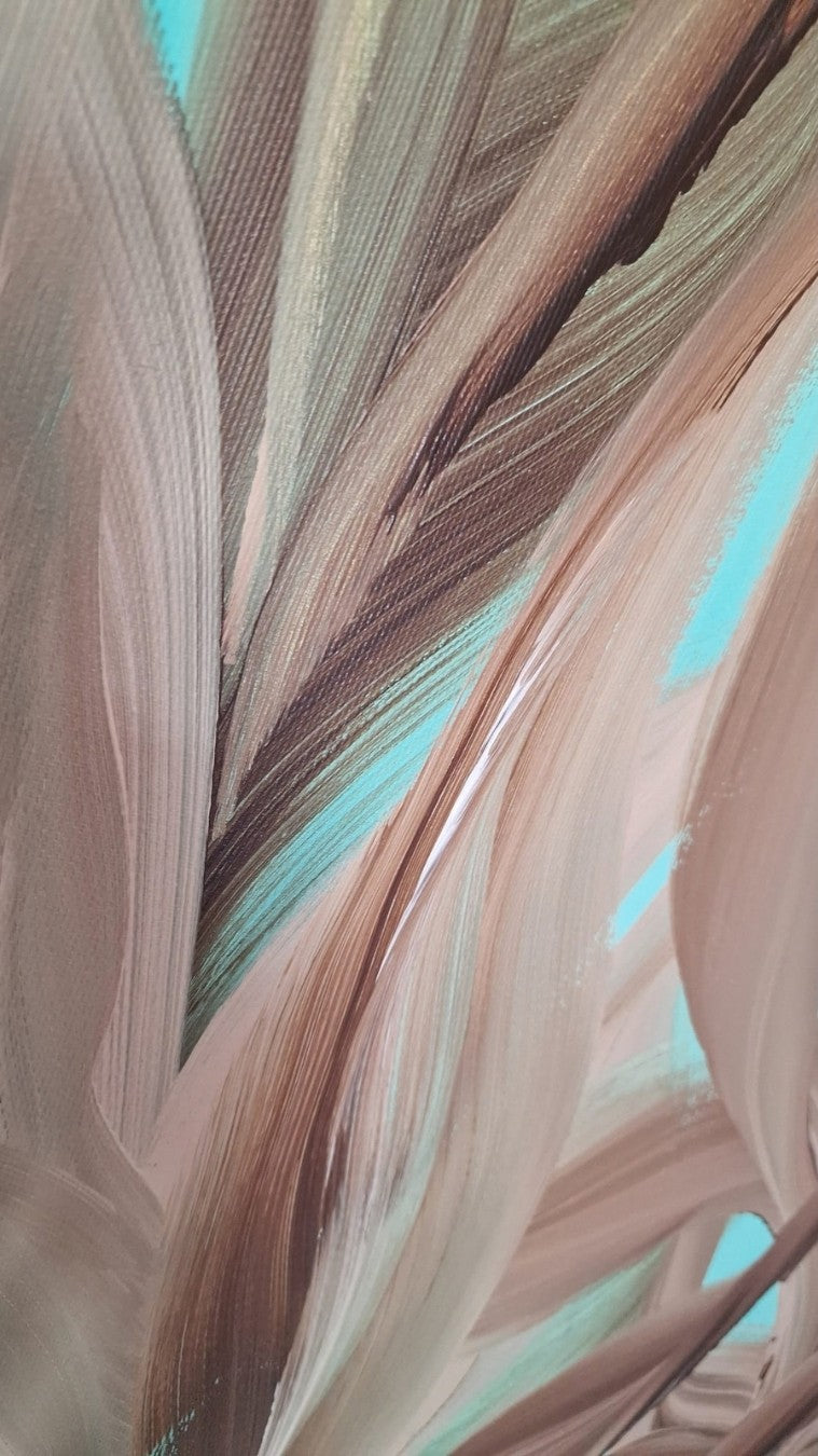 Quadratische Acrylmalerei „Karibische Brise“ von BUCCODESIGN mit zwei geschwungenen Pflanzen in Taupe, Sand und Braun vor leuchtendem Türkis.