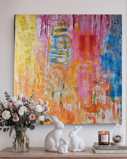 Quadratische Acryl-Mischtechnik „Sonnenaufgang“ von BUCCODESIGN mit strukturierten Farbflächen in Gelb, Orange, Pink, Rot, Blau und Gold.