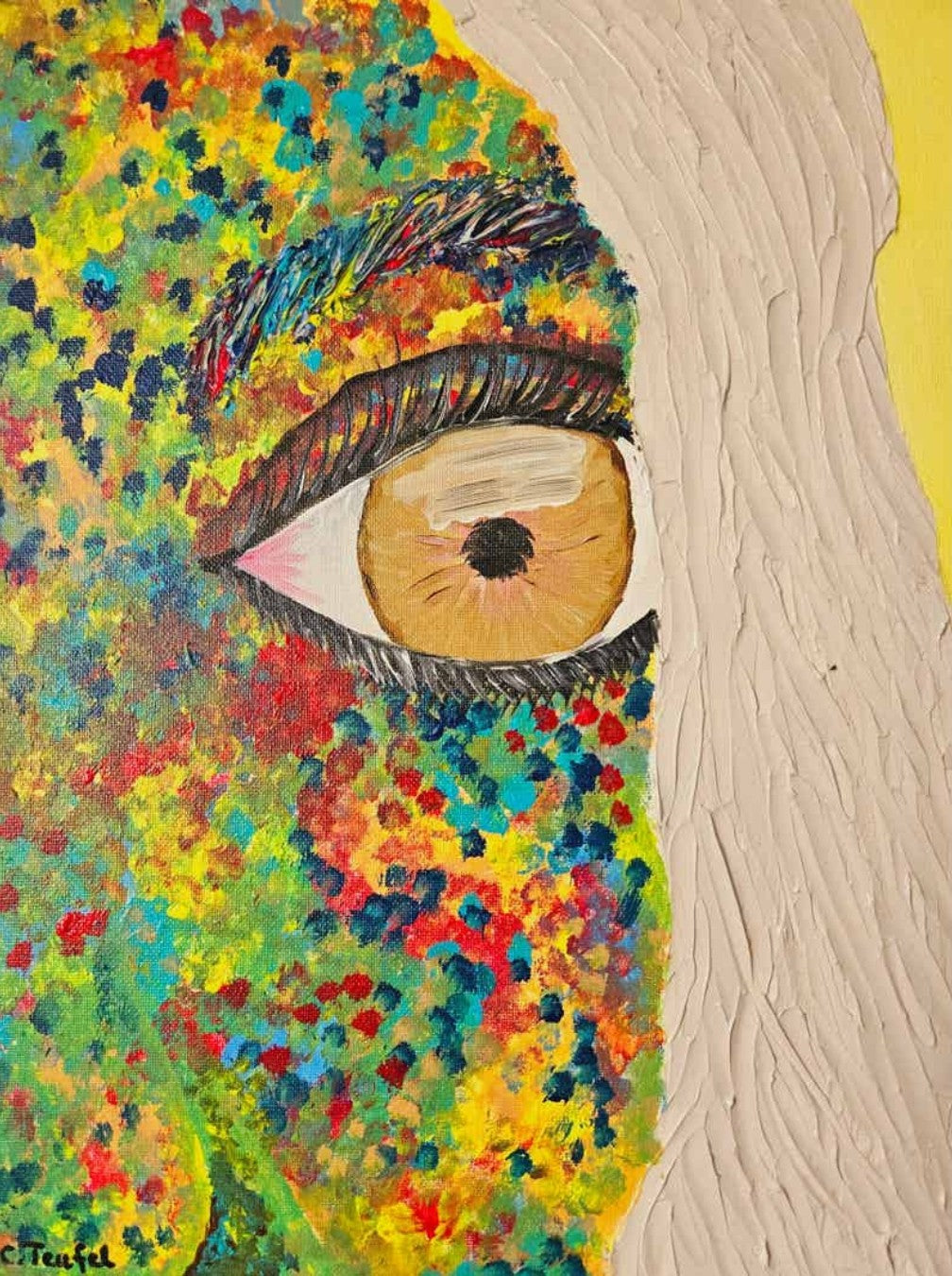 Ausschnitt aus dem Gemälde "Bunte Vielfalt" von Carina Teufel, zeigt ein Auge und einen Teil eines Gesichts, das mit einer dicken Farbstruktur in leuchtenden Punkten und Flecken in Rot, Blau, Gelb und Grün bedeckt ist, was Diversität und Ausdruckskraft symbolisiert. 