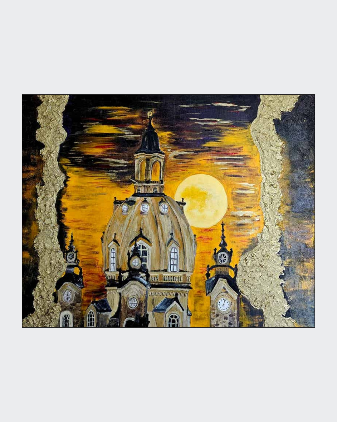 Gemälde "Frauenkirche Dresden bei Mondschein" von Carina Teufel. Eine expressive Darstellung der Dresdner Frauenkirche unter einem leuchtenden Vollmond, mit goldenen, texturierten Rändern, die den Himmel umschließen. 