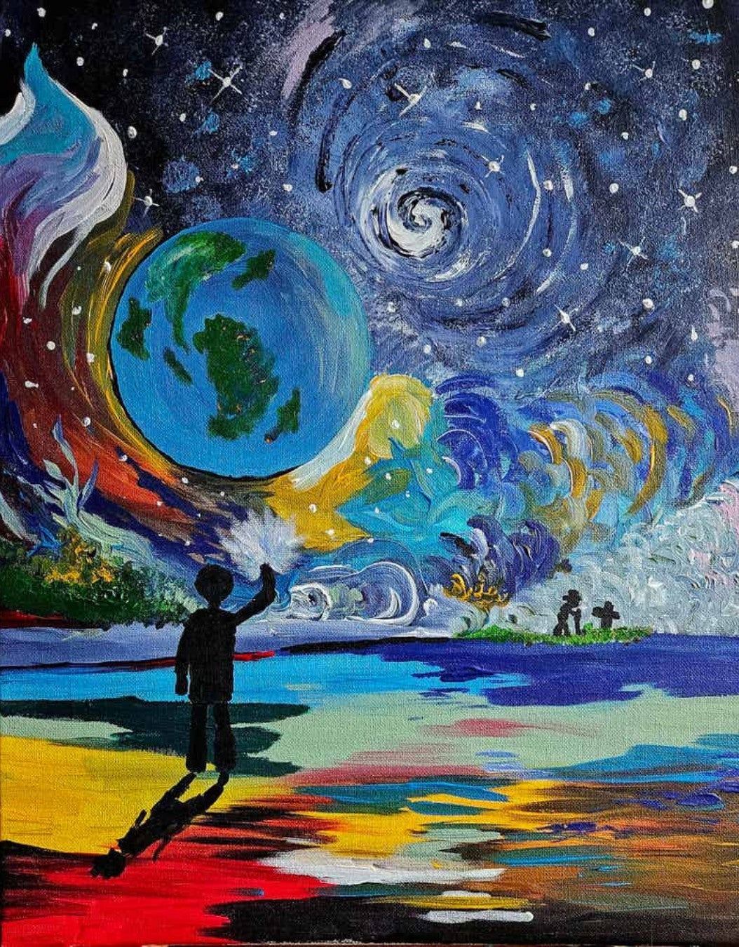 Gemälde "Infinity and Finite" von Carina Teufel. Eine Silhouette einer Person, die am Ufer steht und auf eine große, leuchtende Erdkugel und eine spiralförmige Galaxie am Sternenhimmel blickt. Der Vordergrund ist eine farbenfrohe Landschaft mit kräftigen Rot-, Blau- und Grüntönen. 