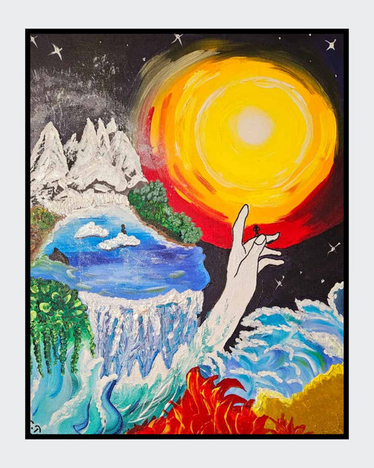 Gemälde "Klimawandel" von Carina Teufel. Eine eindringliche Szene mit Gletschern, die ins Meer stürzen, Flammen am unteren Bildrand und einer großen, schützenden Hand, die über das Wasser ragt, während eine helle Sonne über dunklem Himmel leuchtet und die Dringlichkeit des Themas betont. 