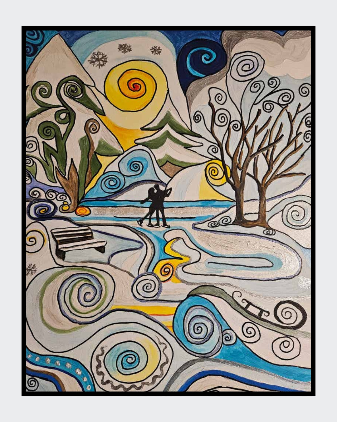 Gemälde "Love on Ice" von Carina Teufel. Eine winterliche Landschaft mit stilisierten Bäumen und Bergen, auf einer Eisfläche tanzen zwei Silhouetten. Der Himmel ist in sanften Gelb- und Blautönen gehalten, und der gesamte Bildraum ist von geschwungenen, spiralförmigen Mustern durchzogen, die Bewegung und Romantik einfangen. 