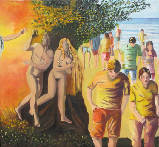 Ölgemälde mit zweigeteilter Szenerie: links Adam und Eva unter einem Baum, aus dem Paradies vertrieben durch einen ausgestreckten Arm; rechts eine zeitgenössische Strandszene mit Menschen am Meer; symbolische Verbindung von Mythos und Gegenwart in warmen Gelb‑ und Blautönen.
