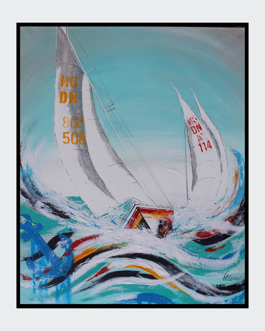 Ein kraftvolles, abstraktes Gemälde von Ellen Rethemeier, das die unbändige Kraft des Meeres einfängt. Zwei Segelboote kämpfen sich durch hohe Wellen, während der Wind ihre Segel bläht. Die Farben sind kräftig und dynamisch, mit viel Weiß und Blau, um die Gischt und den Himmel darzustellen. Erhältlich bei ARTSPACER, Online-Galerie.