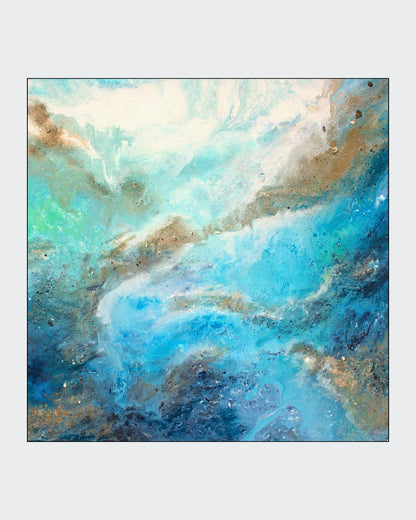 Ein abstraktes Gemälde in Blau- und Grüntönen zeigt die Ostsee. Die Künstlerin Ellen Rethemeier hat original Ostseesand in die Acrylfarbe eingearbeitet, die mit Meerwasser verdünnt wurde. Die Farben fließen und erzeugen lebendige Strukturen. Das Gemälde hat die Maße 80 x 80 x 2 cm. Kunst kaufen - bei ARTSPACER.