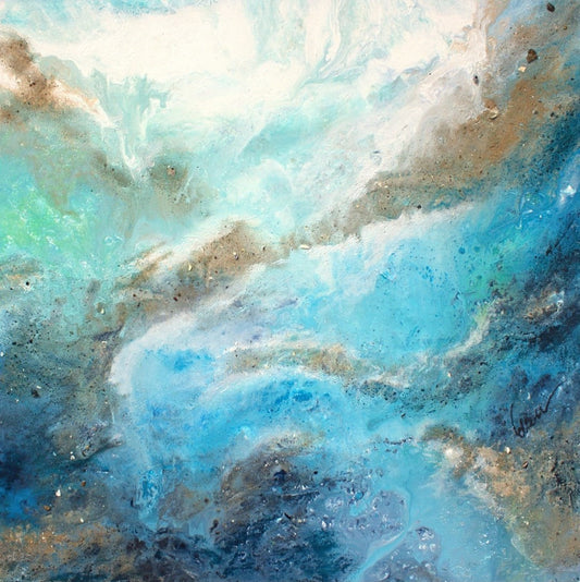 Ein abstraktes Gemälde in Blau- und Grüntönen zeigt die Ostsee. Die Künstlerin Ellen Rethemeier hat original Ostseesand in die Acrylfarbe eingearbeitet, die mit Meerwasser verdünnt wurde. Die Farben fließen und erzeugen lebendige Strukturen. Das Gemälde hat die Maße 80 x 80 x 2 cm. Kunst kaufen - bei ARTSPACER.