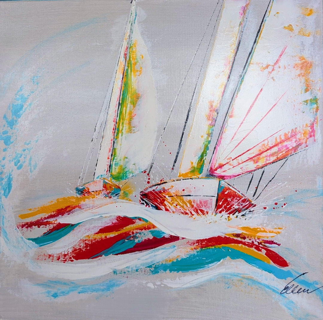 Quadratische maritime Acrylmalerei mit stilisierten Segelbooten in Weiß, Rot, Türkis und Gelb auf hellem, bewegtem Hintergrund mit expressiven Farbspritzern.
