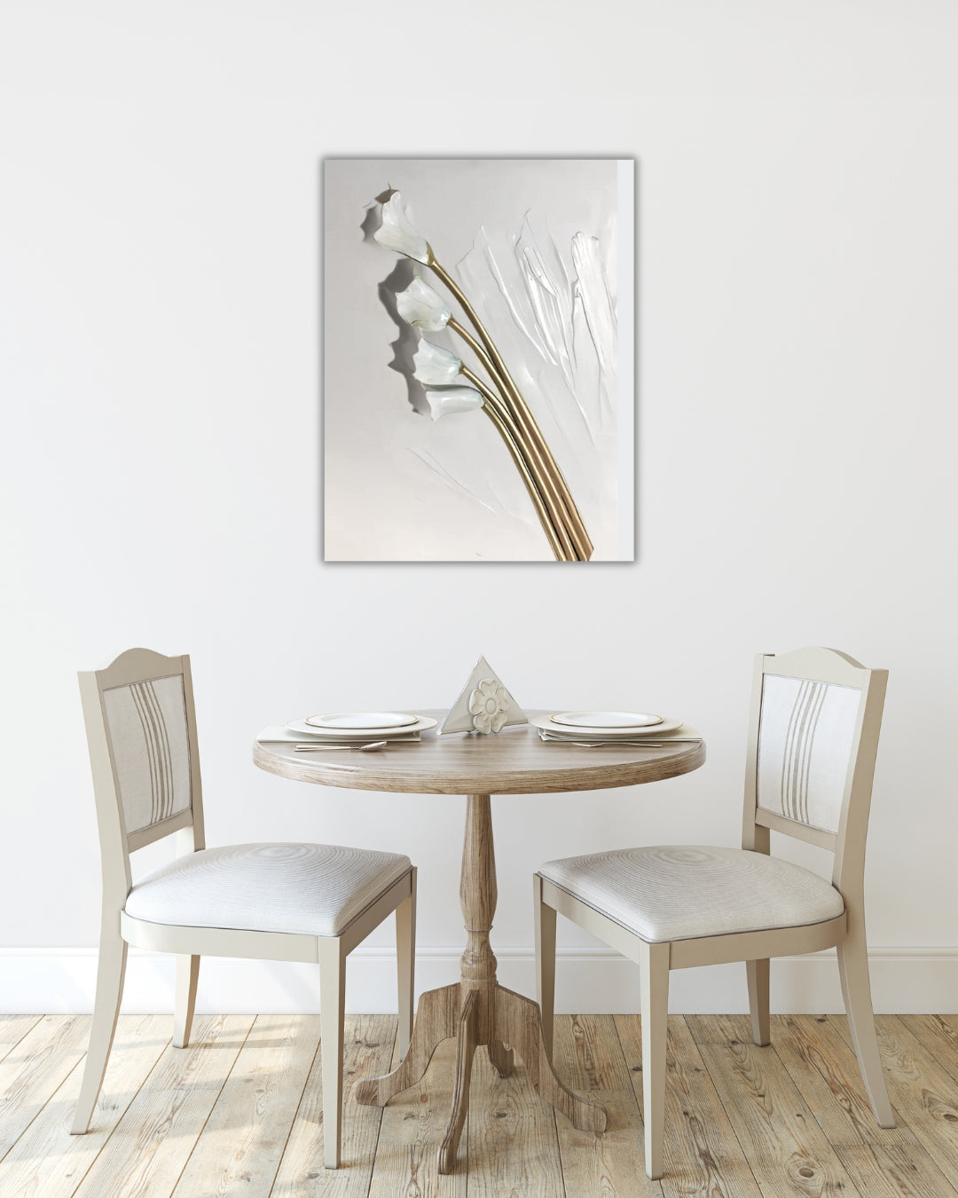 Gemälde "Dreidimensionale Lilienblüte" von Federica, Acryl auf Leinwand, 80x60 cm. Dreidimensionale Darstellung von Lilien in Weiß und Braun auf weißem Hintergrund.