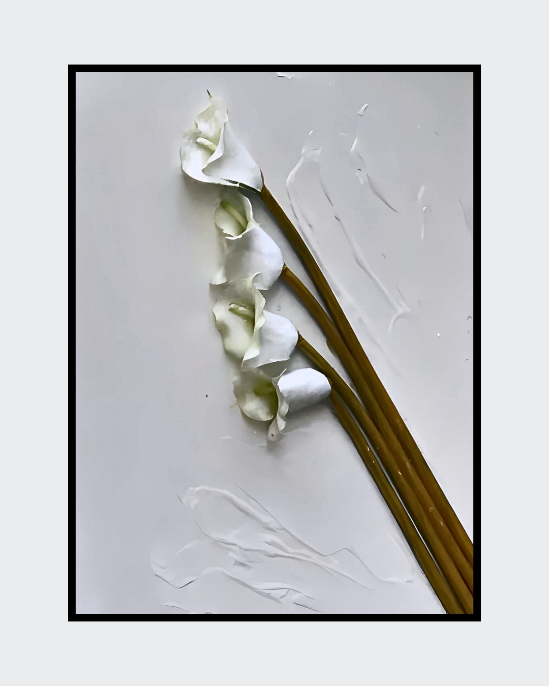 Gemälde "Dreidimensionale Lilienblüte" von Federica, Acryl auf Leinwand, 80x60 cm. Dreidimensionale Darstellung von Lilien in Weiß und Braun auf weißem Hintergrund. ARTSPACER