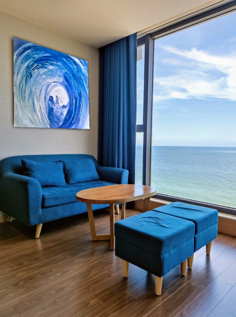 Acrylgemälde „Gletscherhöhle“ von Federica: abstrakte Komposition in Blau- und Weißtönen mit fließenden Strukturen auf Leinwand, 90 x 110 cm / ARTSPACER