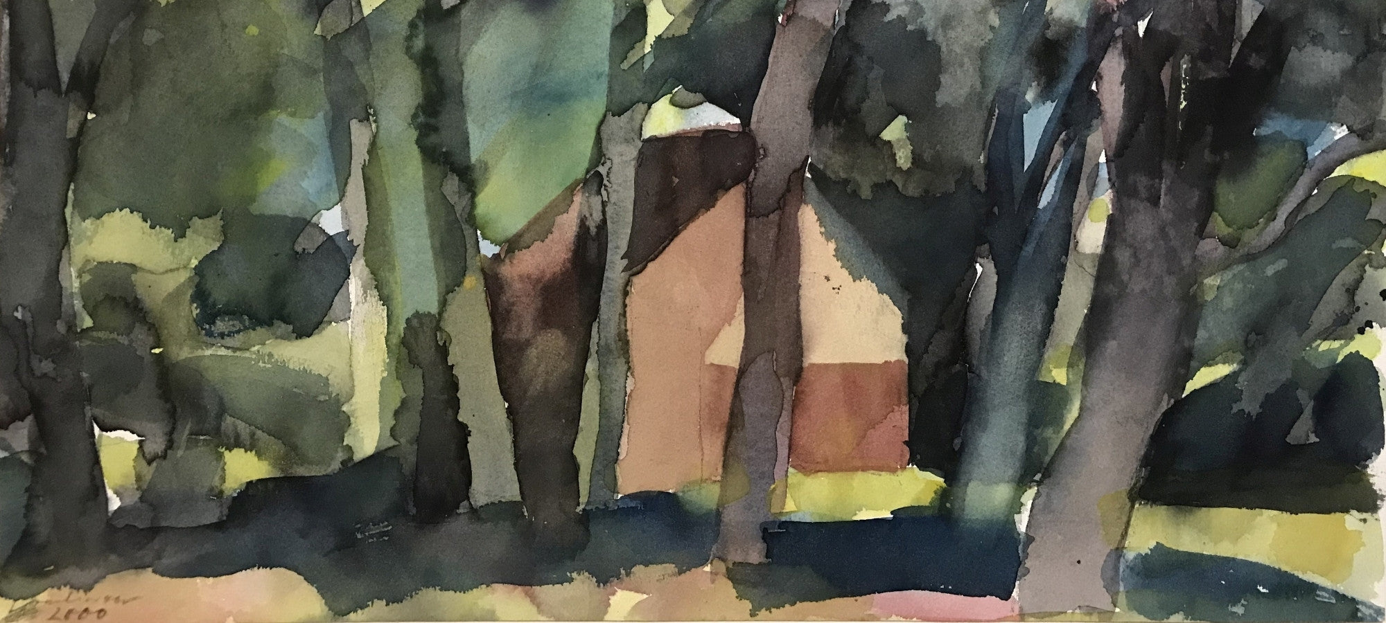 Ein stimmungsvolles Aquarellgemälde von Franz Vornberger, das eine Waldszene in reduzierten Formen zeigt. Zwischen dunklen, vertikalen Baumstämmen in Grün- und Grautönen schimmert ein einfaches, rötlich-braunes Gebäude hervor. Die Farben sind in weichen, ineinanderfließenden Flächen aufgetragen, was dem Werk eine ruhige und leicht melancholische Atmosphäre verleiht. Über dem Bild liegt der weiße Schriftzug „Franz Vornberger – Künstler aus Nürnberg (1919-2008)“.