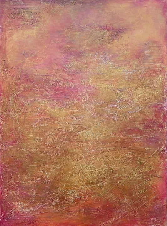 Abstraktes Mixed-Media-Gemälde in warmen Rosa-, Gold-, Apricot- und Kupfertönen mit stark strukturierter Oberfläche, feinen Kratzspuren und vielschichtigen Farbflächen im Hochformat.