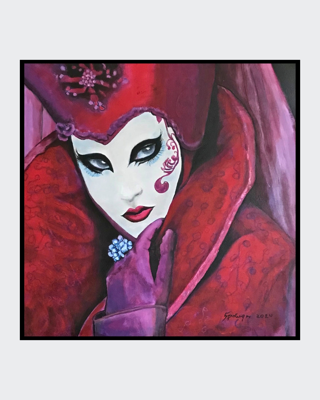 Das Gemälde ‘Venezia Nr. 24’ von Gabriele Springer zeigt eine geheimnisvolle Gestalt mit einer typischen venezianischen Maske. Die Farben sind lebendig und kontrastreich, mit dominierenden Blau- und Goldtönen, die die Eleganz und das Geheimnis Venedigs widerspiegeln. Die Maske verleiht dem Bild eine mystische und faszinierende Atmosphäre.