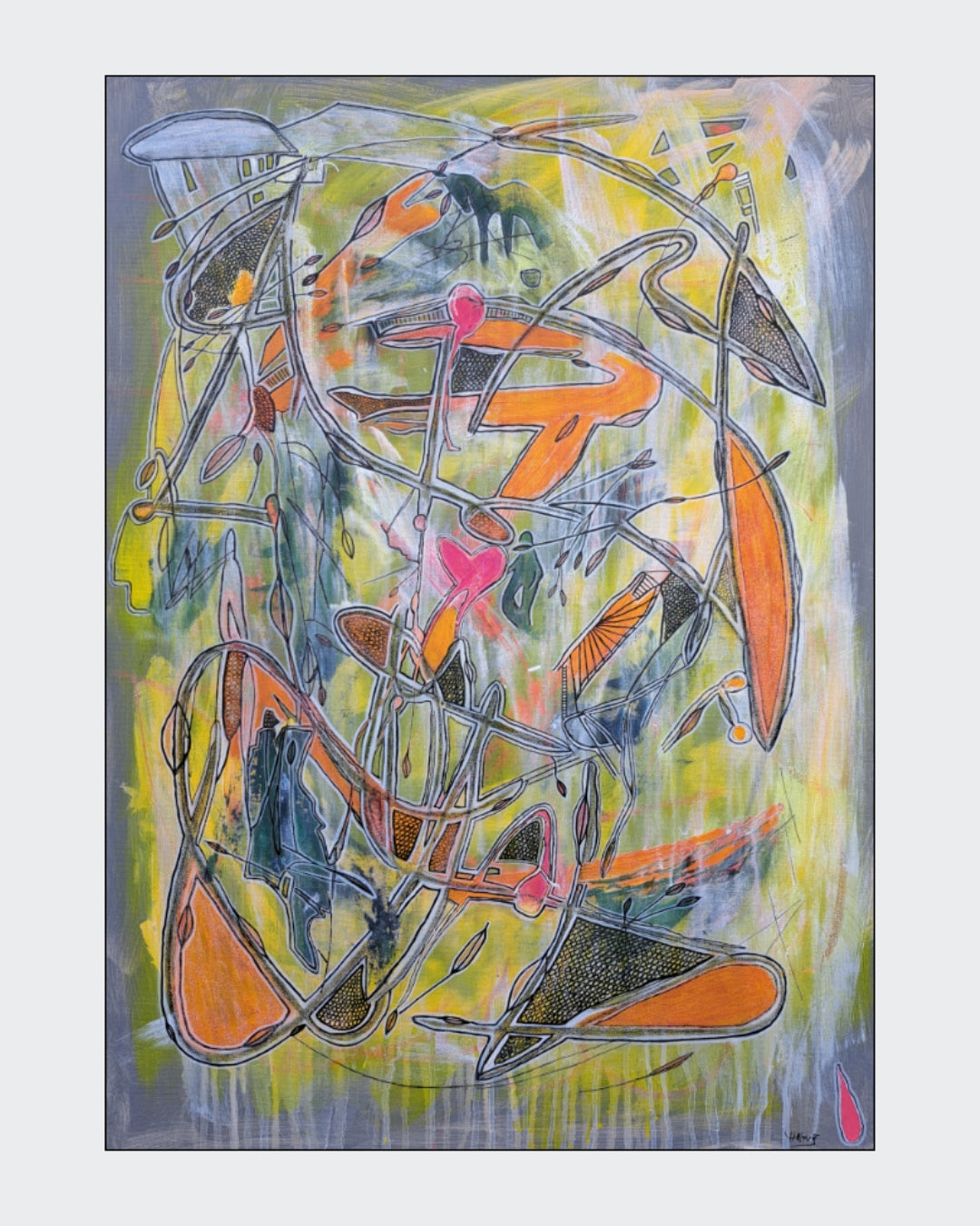 Abstraktes Gemälde „Discoveries“ von Hanne Hermes im Hochformat. Eine dynamische Komposition aus gelben, orangefarbenen und grünen Flächen, überlagert von filigranen schwarzen Linien, Mustern und Ölpastell-Akzenten auf grauem Grund.