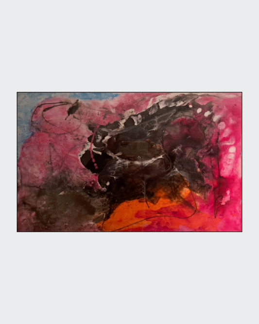 Abstraktes Gemälde „Gedankenflut“ von Hanne Hermes auf Steinpapier. Intensive Pink-, Magenta- und Orangetöne umschließen ein dunkles, chaotisches Zentrum aus schwarzer Acryltinte, das die Einengung durch kreisende Gedanken symbolisiert.