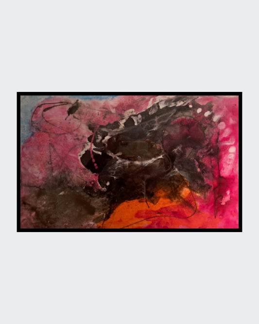 Abstraktes Gemälde „Gedankenflut“ von Hanne Hermes auf Steinpapier. Intensive Pink-, Magenta- und Orangetöne umschließen ein dunkles, chaotisches Zentrum aus schwarzer Acryltinte, das die Einengung durch kreisende Gedanken symbolisiert.