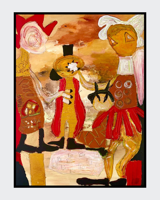 Ein traumhaftes Mixed-Media-Gemälde von Heidi Minetti mit dem Titel „Fragment of a moment“. Skurrile, stilisierte Figuren agieren in einer warmen, gold-beigen Landschaft, die durch reiche Texturen und sanfte Farbakzente Tiefe erhält.