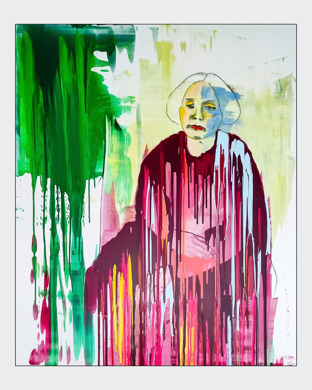Expressiv-figurative Mischtechnik „Once Upon a Time“ von Herwig Maria Stark mit einer Gestalt und fließenden Farbspuren in Grün, Pink, Weiß und Violett.