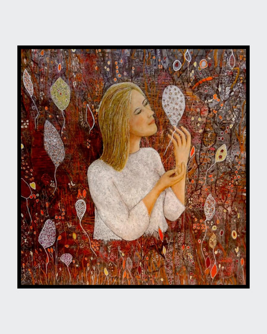 Traumwelten von Ingrid Huober. Figuratives Acrylgemälde. Blonde Frau in weißem Pullover, umgeben von abstrakt-floralen Mustern.