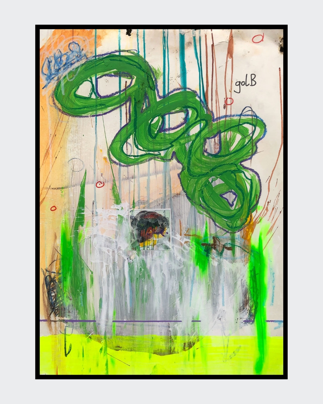 BLOG REVERSED 04 von Jens Joneleit, Mixed‑Media‑Unikat auf Papier 70 × 50 cm; grüner, schleifenförmiger Formzug mit dunkler Kontur, Neon‑grüne Drips, gelbes Unterband, violette Linie, kleines Collage‑Fragment | ARTSPACER