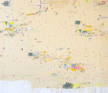 DOCUMENTA 1 von Jens Joneleit, Mixed‑Media‑Unikat auf Leinwand 185 × 230 cm; weiter, warm‑neutraler Grund mit verstreuten Mikronotationen, farbigen Mini‑Feldern, Linien und Drips; unterer Rand mit lasierendem Schleier | ARTSPACER