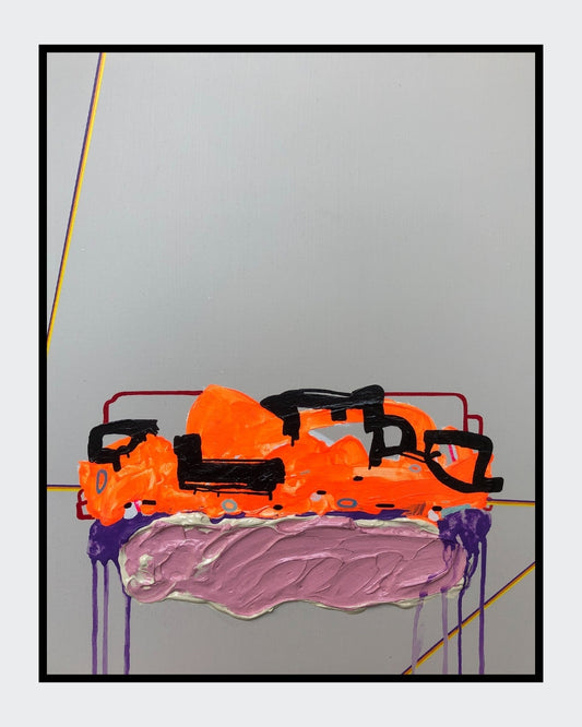 FERAL GRAVITY 02 von Jens Joneleit, Mixed‑Media‑Unikat auf Leinwand 50 × 40 cm; neonoranger Formkörper auf hellgrau, schwarze Akzente, rote Konturen, lavendel‑Violett mit Tropfspuren, diagonale gelbe Linien | ARTSPACER